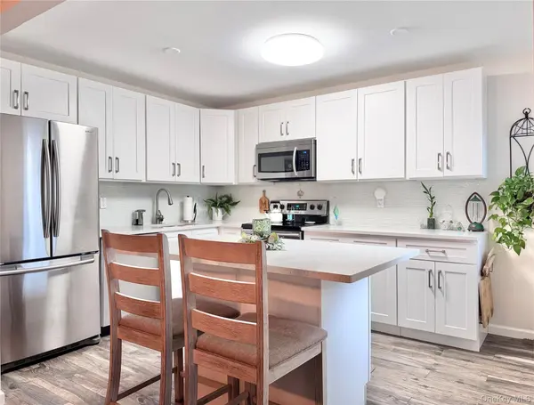 745 Conklin ST #18, Farmingdale, NY 11735