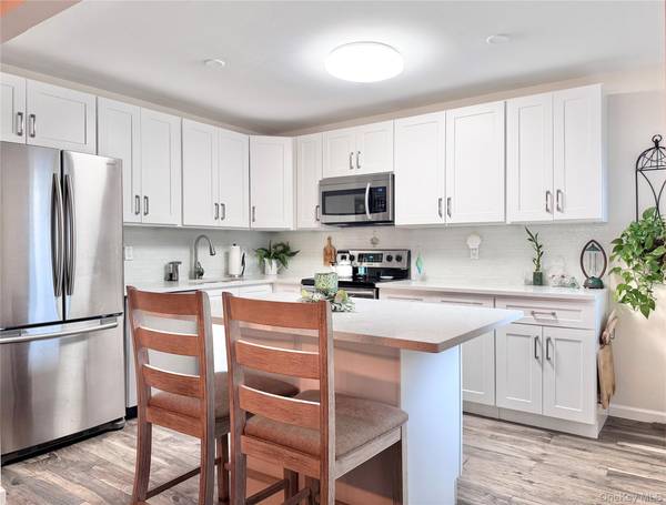 745 Conklin ST #18, Farmingdale, NY 11735