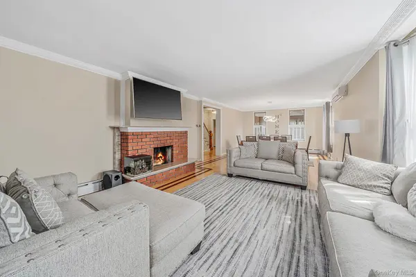646 Clintonville ST, Whitestone, NY 11357
