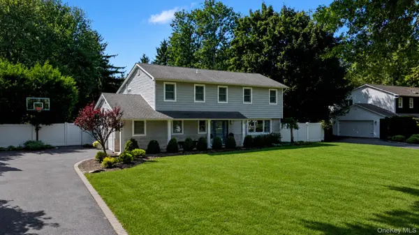 64 Cornflower LN, East Northport, NY 11731