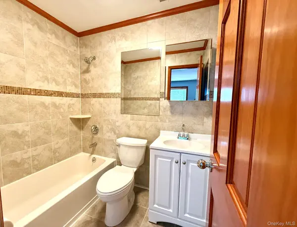 6542 Metropolitan AVE, Middle Village, NY 11379