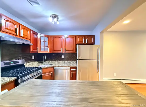6542 Metropolitan AVE, Middle Village, NY 11379