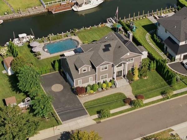 40 Highwater AVE, Massapequa, NY 11758