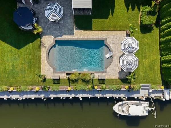 40 Highwater AVE, Massapequa, NY 11758