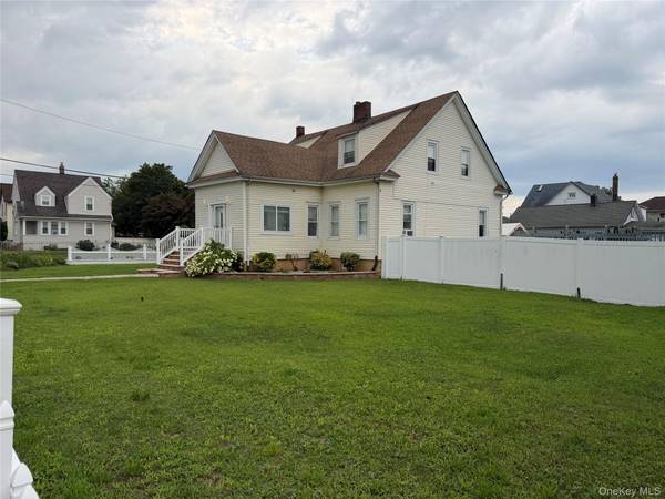 611 Park AVE, Uniondale, NY 11553