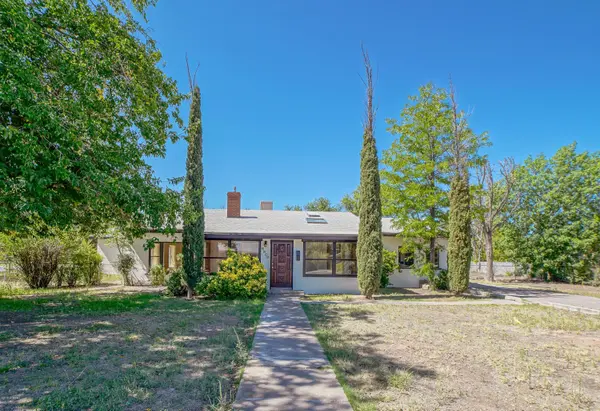 2040 Rose LN, Las Cruces, NM 88005