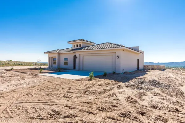 2018 Eclipse RD, Las Cruces, NM 88012