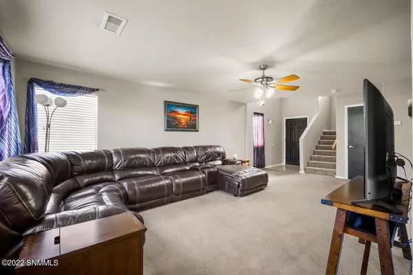 6121 High Desert DR, Las Cruces, NM 88012