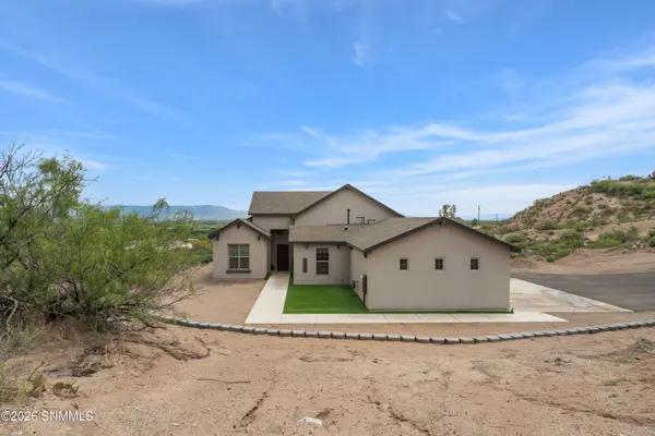 7005 Raasaf DR, Las Cruces, NM 88005