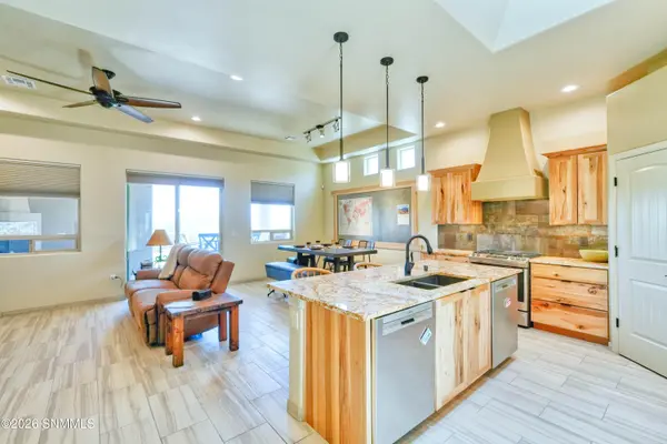 8021 Willow Bloom CIR, Las Cruces, NM 88007