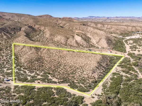 120 Camino Orilla, Radium Springs, NM 88054