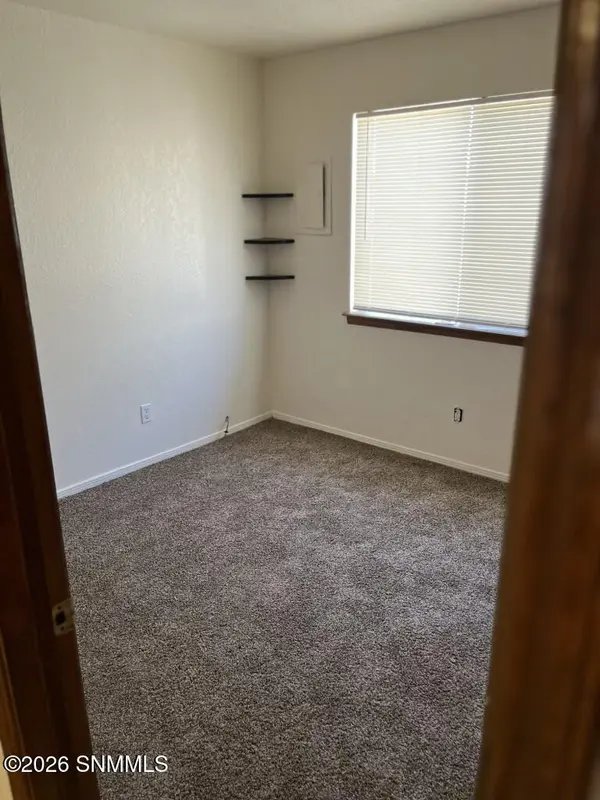 1820 Camelot DR, Las Cruces, NM 88005