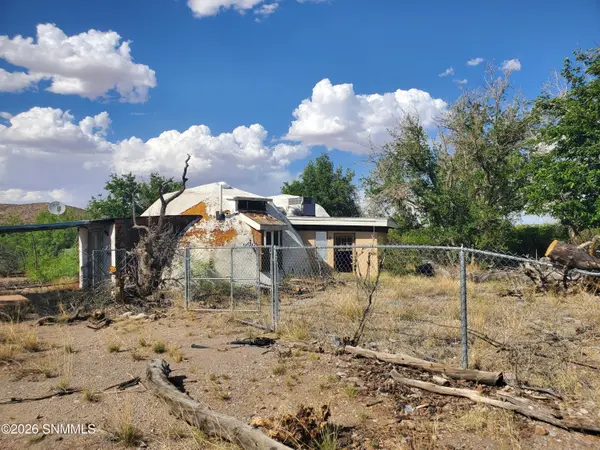 13882 N Valley DR, Las Cruces, NM 88007