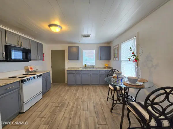 902 Foster RD, Las Cruces, NM 88001