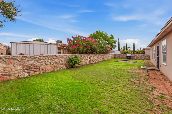 5722 Pecan LN, Las Cruces, NM 88011