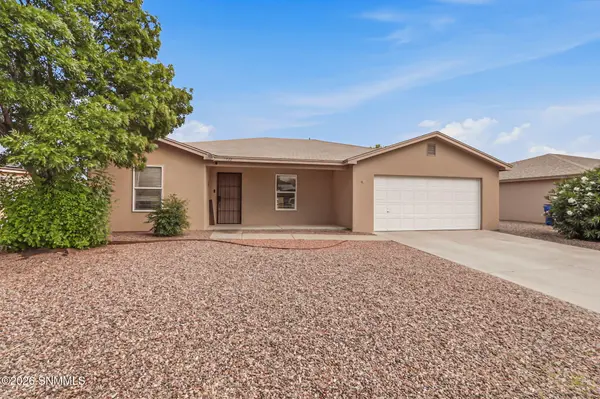 5722 Pecan LN, Las Cruces, NM 88011