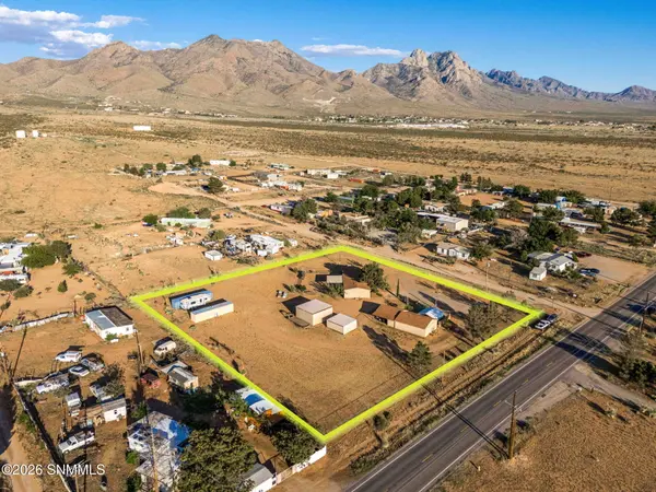 9825 Spur LN, Las Cruces, NM 88012