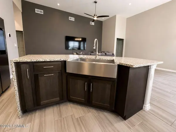 624 La Entrada CIR, Sunland Park, NM 88063