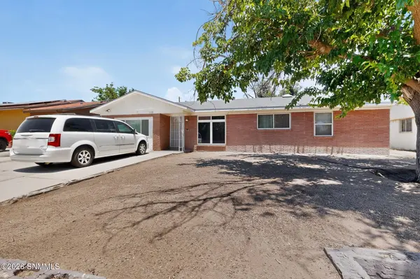 1135 Larry DR, Las Cruces, NM 88001