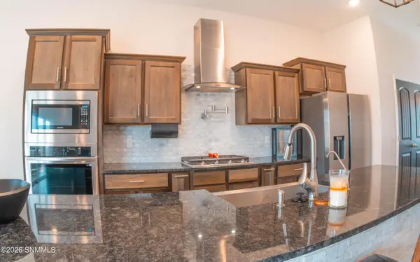 673 La Entrada CIR, Sunland Park, NM 88063