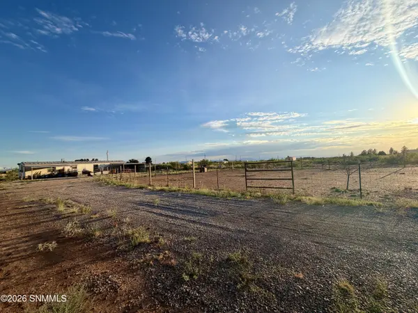 102 Desert RD, Tularosa, NM 88352