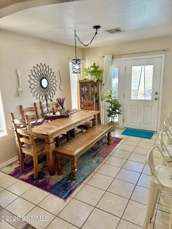 1127 Steins DR, Las Cruces, NM 88012