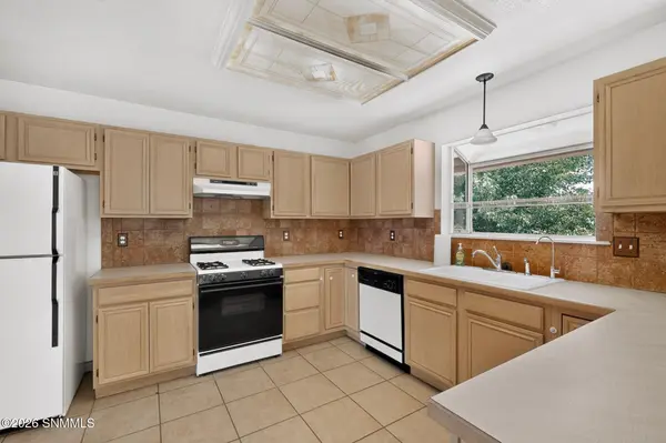 753 Scenic View DR, Las Cruces, NM 88011