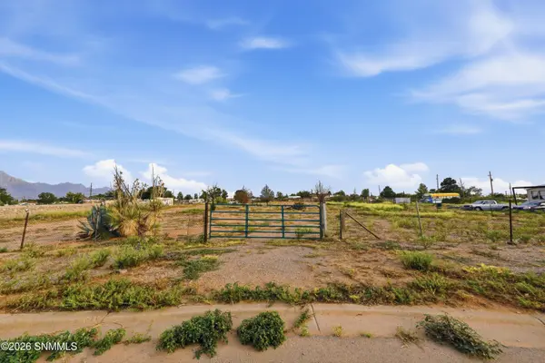 8940 Corona RD, Las Cruces, NM 88012