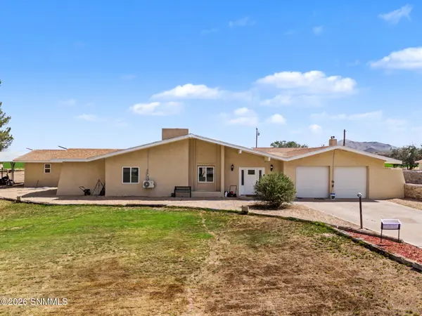 3625 Paradise LN, Las Cruces, NM 88007