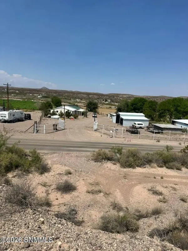143 Las Palomas Canyon RD, Williamsburg, NM 87942