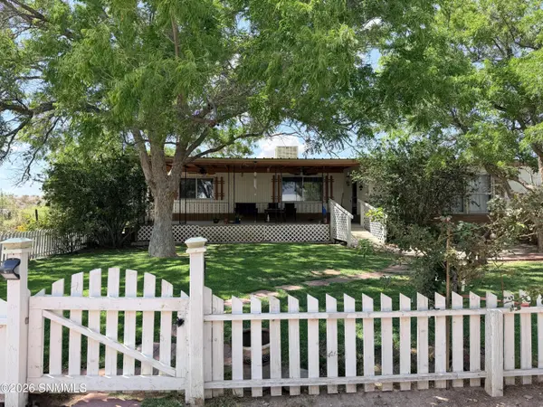 9 Queens LN, Caballo, NM 87931