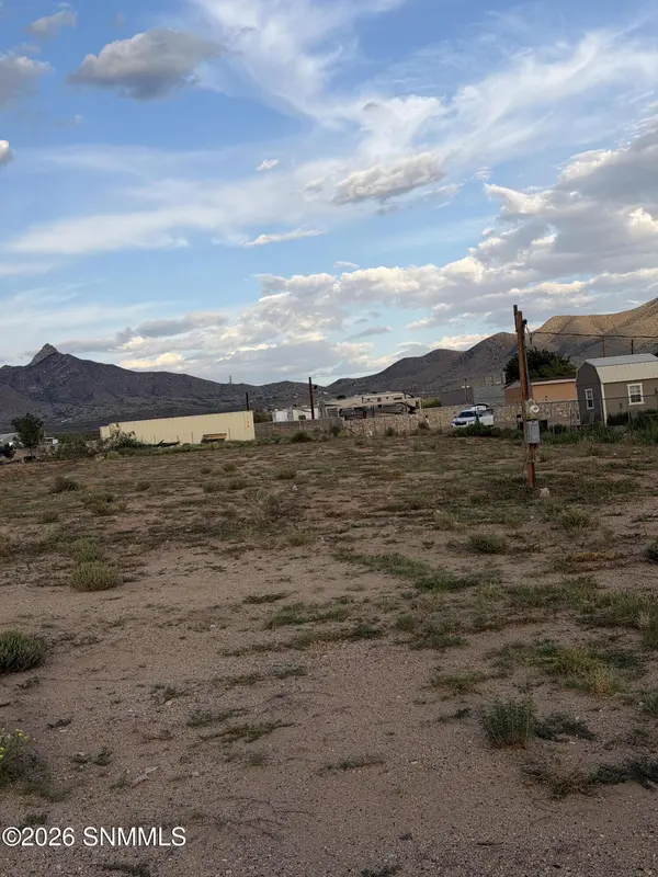6693 Jack Rabbit RD, Las Cruces, NM 88012