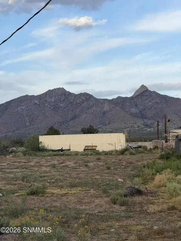 6693 Jack Rabbit RD, Las Cruces, NM 88012