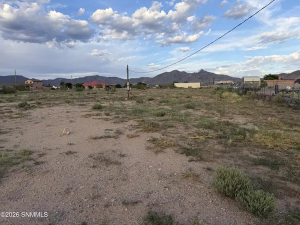 6693 Jack Rabbit RD, Las Cruces, NM 88012