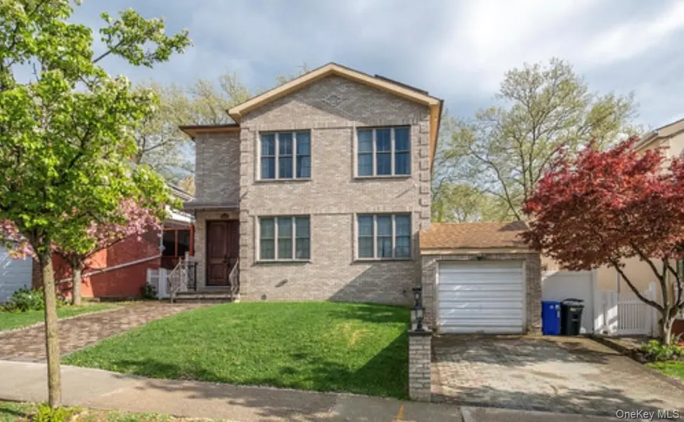 24814 Van Zandt AVE, Little Neck, NY 11362
