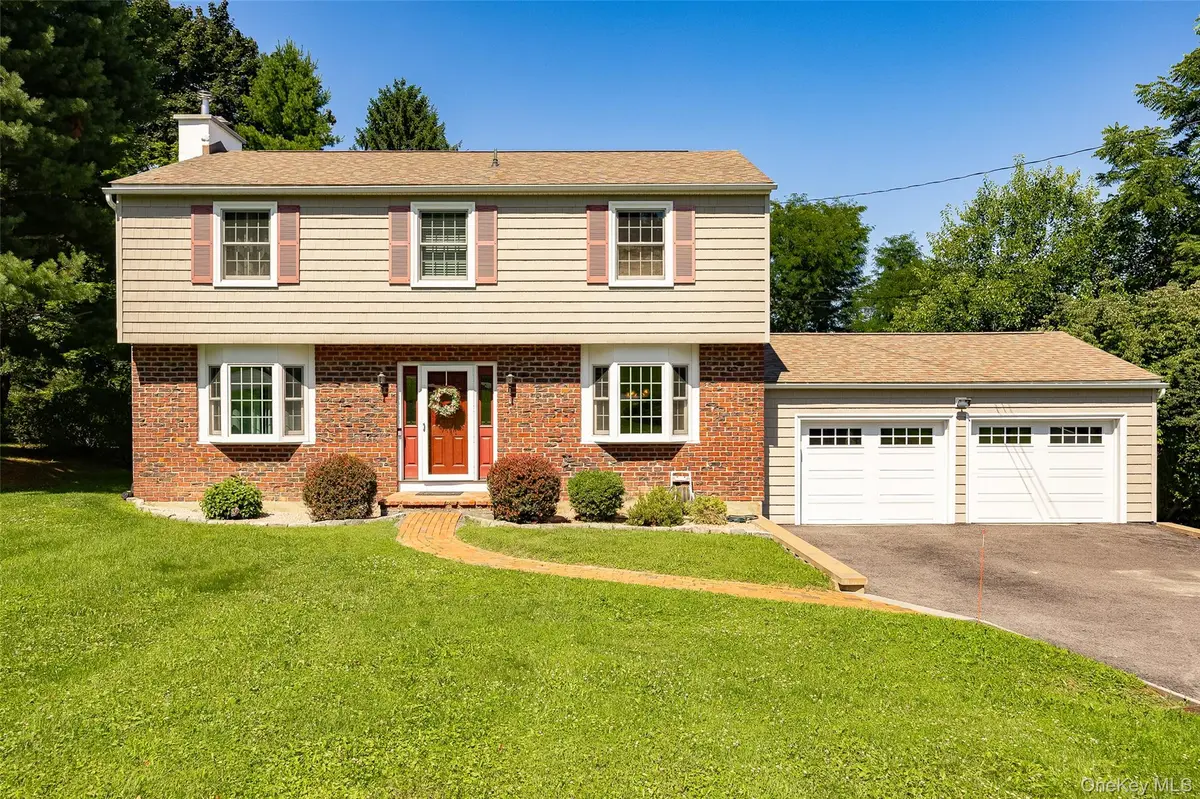 72 Hornbeck RD, Poughkeepsie, NY 12603