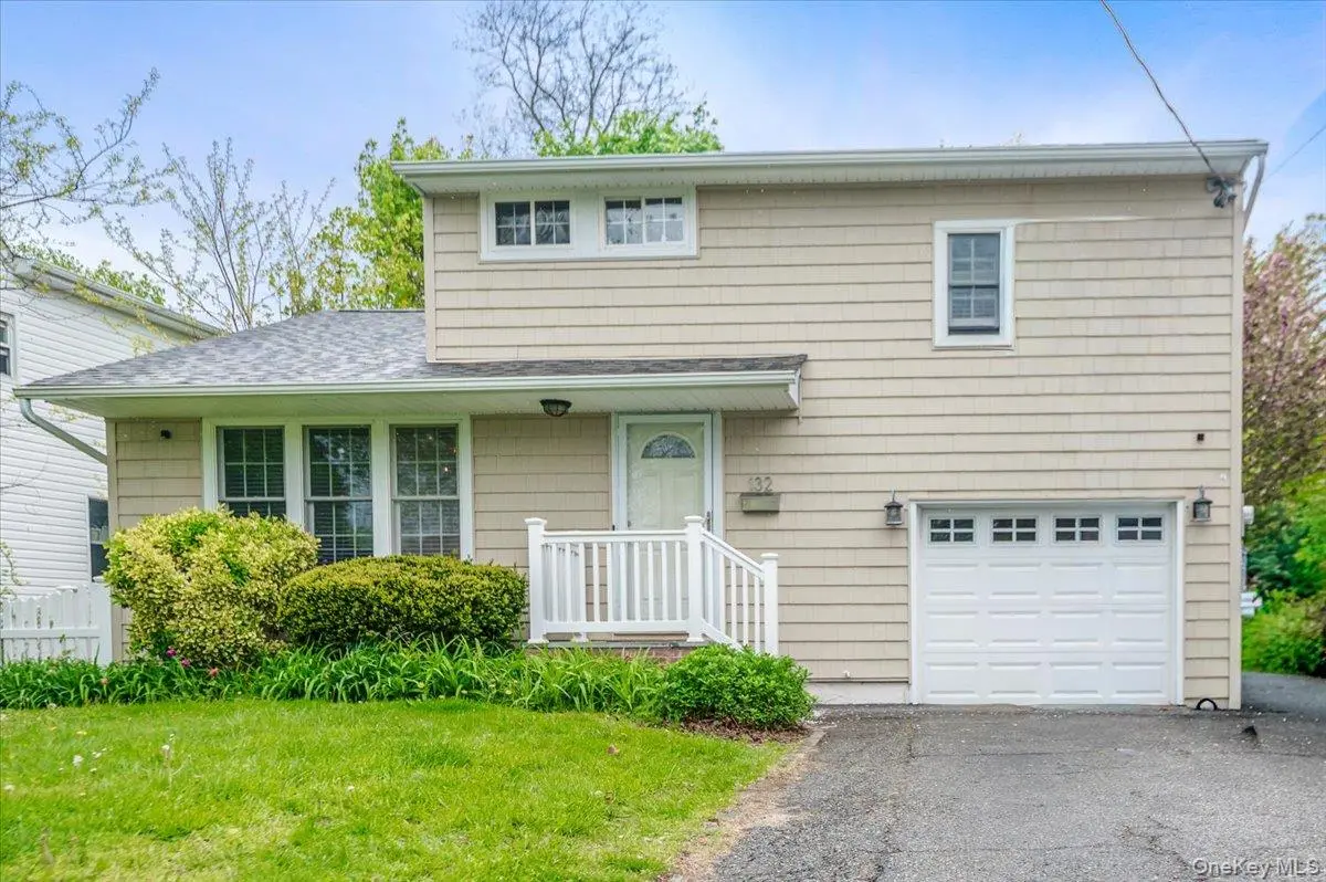 132 Litchfield AVE, Babylon, NY 11702