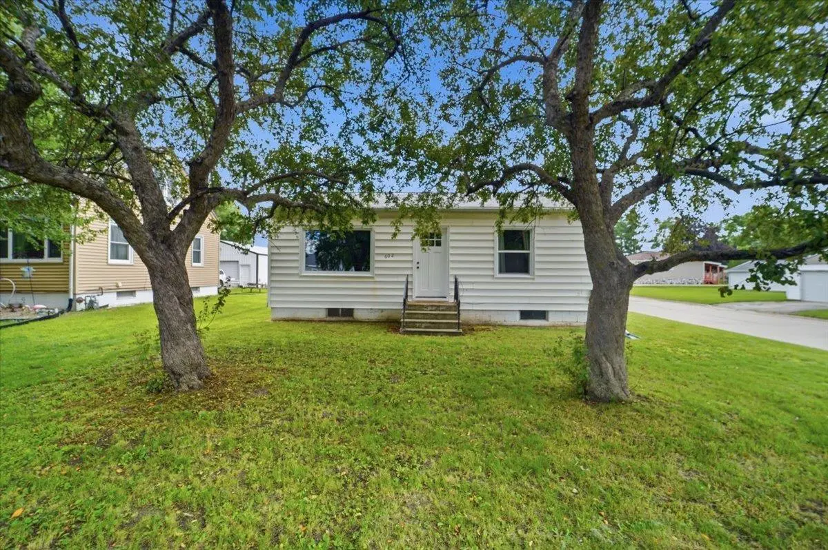 602 E End AVE, Evansdale, IA 50707