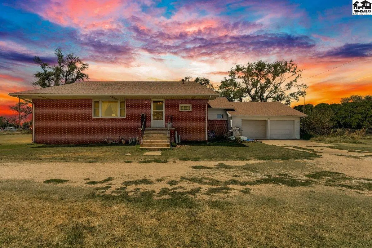 9504 W 82nd Ave, Nickerson, KS 67502