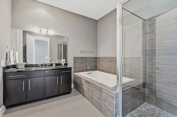 1101 Ivean Pearson RD #B204, Lago Vista, TX 78645