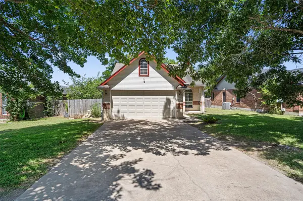 2307 Davis ST, Taylor, TX 76574