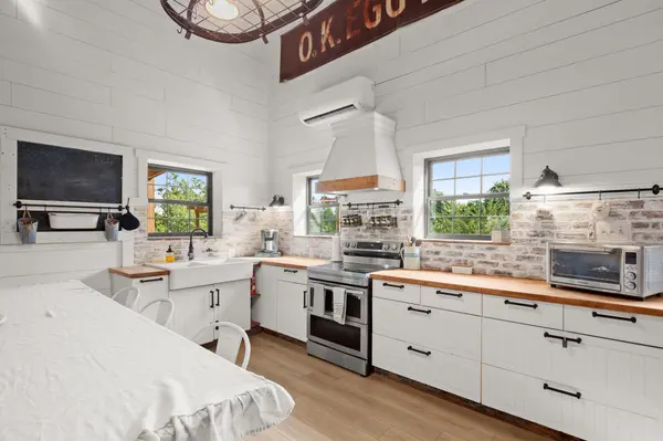 320 Pecan 3, Florence, TX 76527