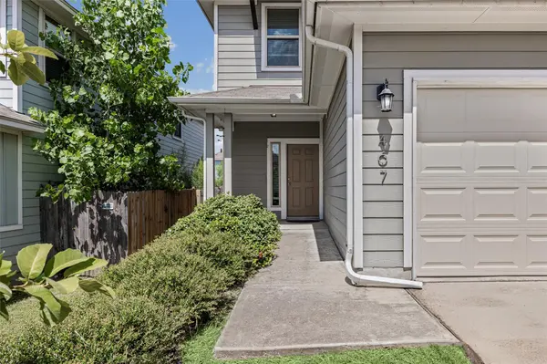 467 Twisted Oaks LN, Buda, TX 78610
