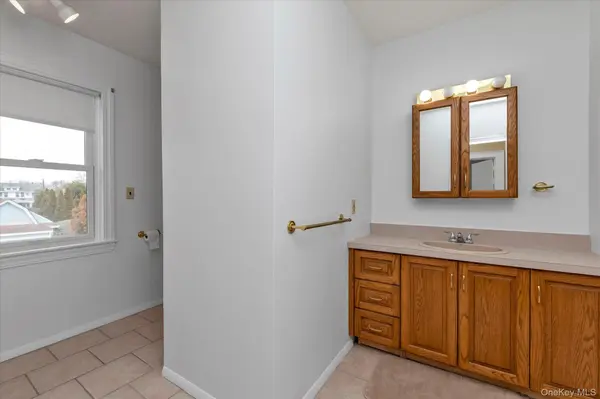 23 Thompson PL #2, Lynbrook, NY 11563