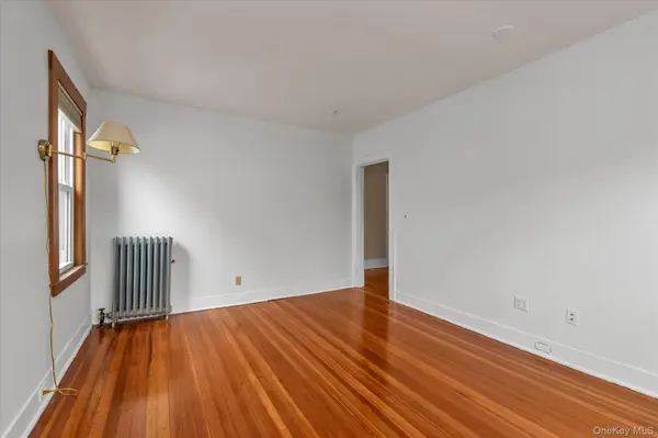 23 Thompson PL #2, Lynbrook, NY 11563