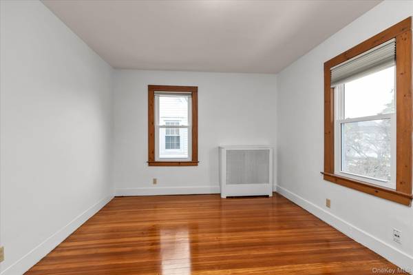 23 Thompson PL #2, Lynbrook, NY 11563