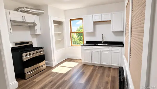 23 Thompson PL #2, Lynbrook, NY 11563