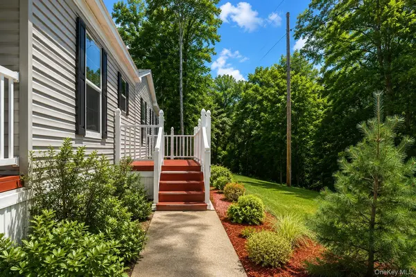 131 Rymrock RD #18, Kingston, NY 12401