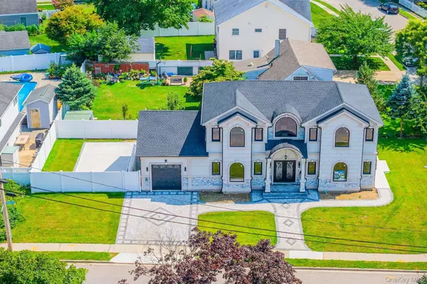 16 Violet AVE, Hicksville, NY 11801