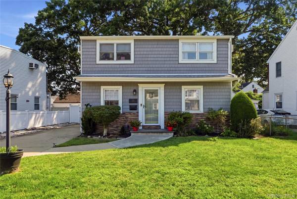 205 Stuart RD, Valley Stream, NY 11581